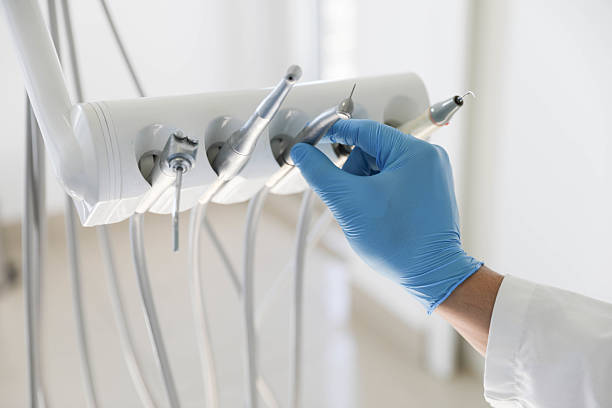 Professional Emergency Dentist technician working in Camino Tassajara, CA